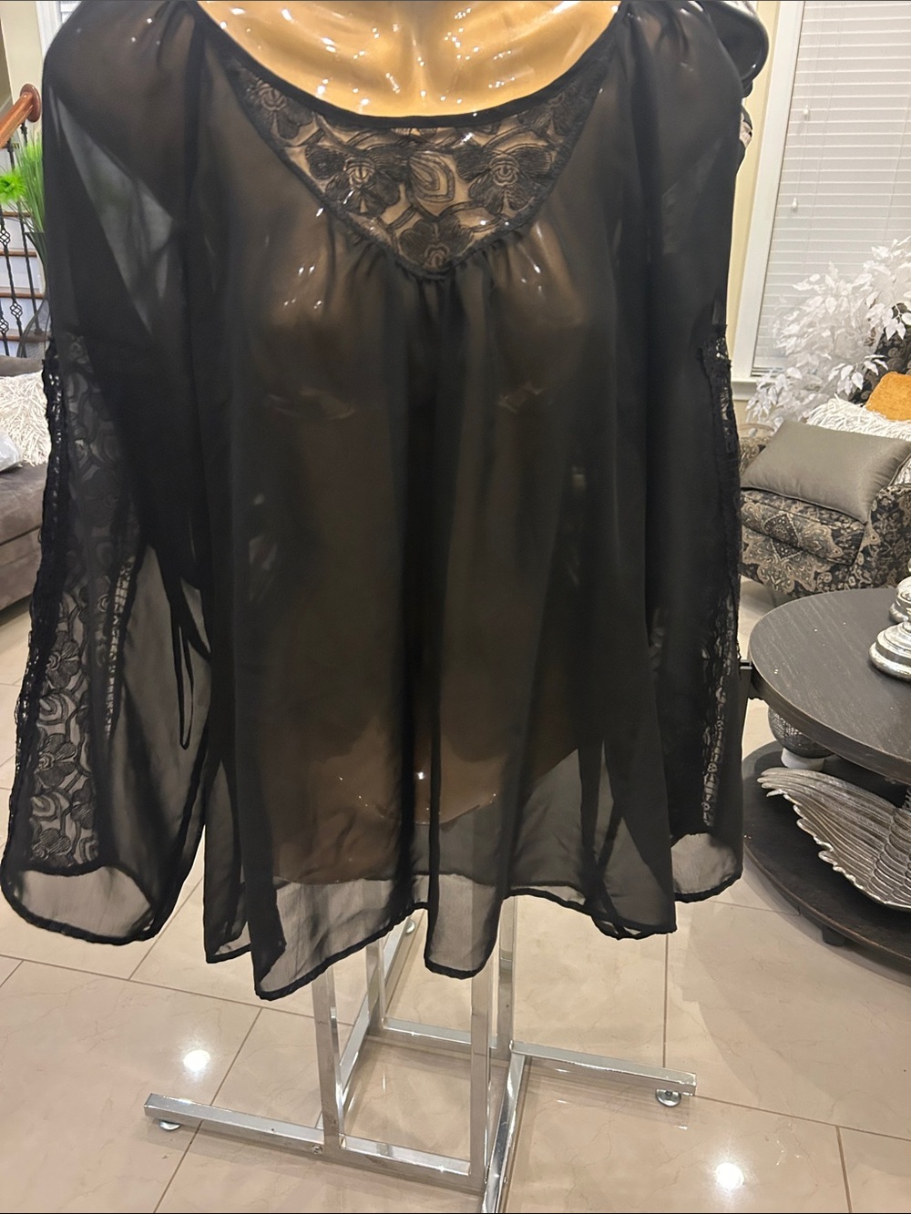 Elegant Black Sheer Lace-Trim Women's Chemise